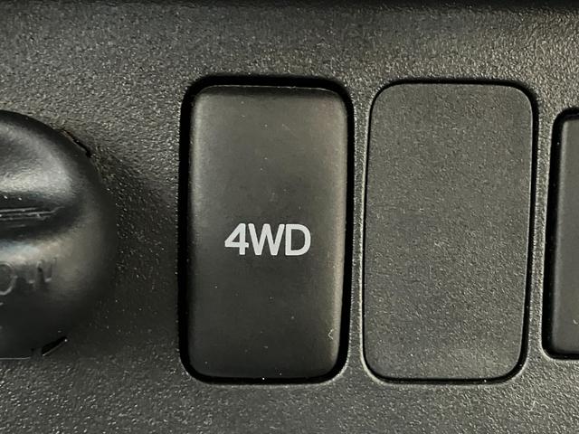 ハイゼットトラックスタンダードＳＡ３ｔ　５ＭＴ　４ＷＤ　ＬＥＤ　車検整備付衝突被害軽減ブレーキ　パートタイム４ＷＤ　５速マニュアルミッション車　ＡＭ／ＦＭラジオ　ドラレコ　マニュアルエアコン　マニュアルレベリング　ＬＥＤヘッドライト　タイヤ４本新品交換済み（滋賀県）の中古車