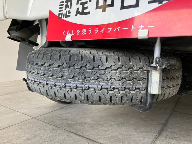 ハイゼットトラックスタンダードＳＡ３ｔ　５ＭＴ　４ＷＤ　ＬＥＤ　車検整備付衝突被害軽減ブレーキ　パートタイム４ＷＤ　５速マニュアルミッション車　ＡＭ／ＦＭラジオ　ドラレコ　マニュアルエアコン　マニュアルレベリング　ＬＥＤヘッドライト　タイヤ４本新品交換済み（滋賀県）の中古車