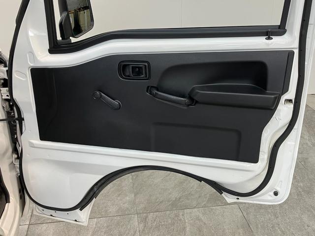 ハイゼットトラックスタンダードＳＡ３ｔ　５ＭＴ　４ＷＤ　ＬＥＤ　車検整備付衝突被害軽減ブレーキ　パートタイム４ＷＤ　５速マニュアルミッション車　ＡＭ／ＦＭラジオ　ドラレコ　マニュアルエアコン　マニュアルレベリング　ＬＥＤヘッドライト　タイヤ４本新品交換済み（滋賀県）の中古車