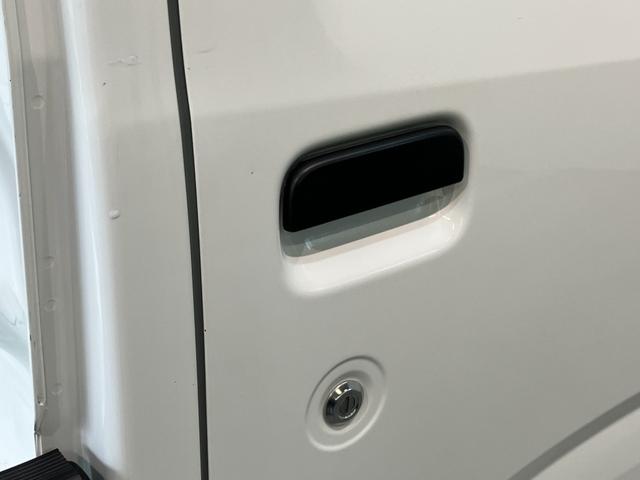 ハイゼットトラックスタンダードＳＡ３ｔ　５ＭＴ　４ＷＤ　ＬＥＤ　車検整備付衝突被害軽減ブレーキ　パートタイム４ＷＤ　５速マニュアルミッション車　ＡＭ／ＦＭラジオ　ドラレコ　マニュアルエアコン　マニュアルレベリング　ＬＥＤヘッドライト　タイヤ４本新品交換済み（滋賀県）の中古車