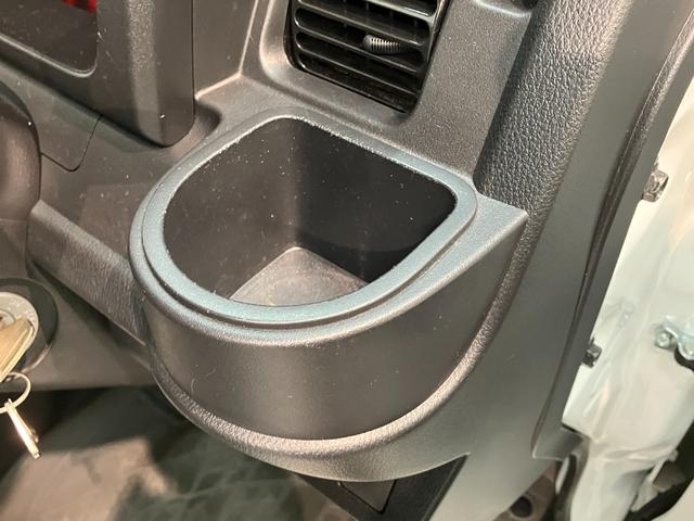 ハイゼットトラックスタンダードＳＡ３ｔ　５ＭＴ　４ＷＤ　ＬＥＤ　車検整備付衝突被害軽減ブレーキ　パートタイム４ＷＤ　５速マニュアルミッション車　ＡＭ／ＦＭラジオ　ドラレコ　マニュアルエアコン　マニュアルレベリング　ＬＥＤヘッドライト　タイヤ４本新品交換済み（滋賀県）の中古車