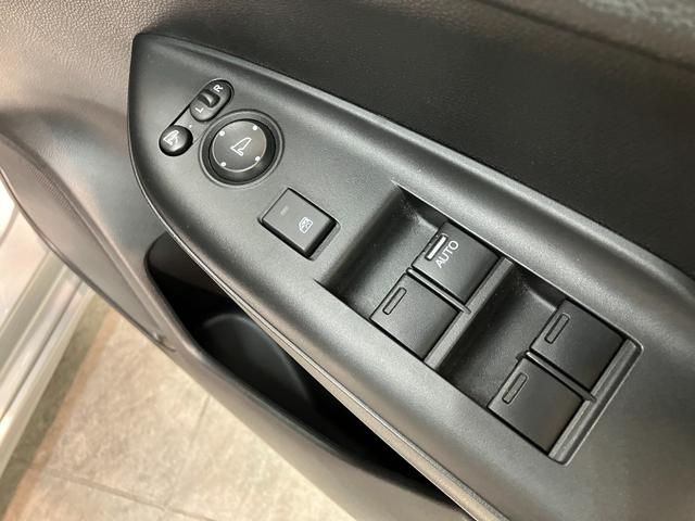 シャトルハイブリッドＸ　フルセグナビ　バックカメラ　車検整備付フルセグナビ　ＤＶＤ再生　Ｂｌｕｅｔｏｏｔｈ　バックカメラ　ＥＴＣ　ＬＥＤ　オートライト　オートエアコン　クルーズコントロール　パドルシフト　スマートキー　電動格納式ミラー　エコアイドル（滋賀県）の中古車