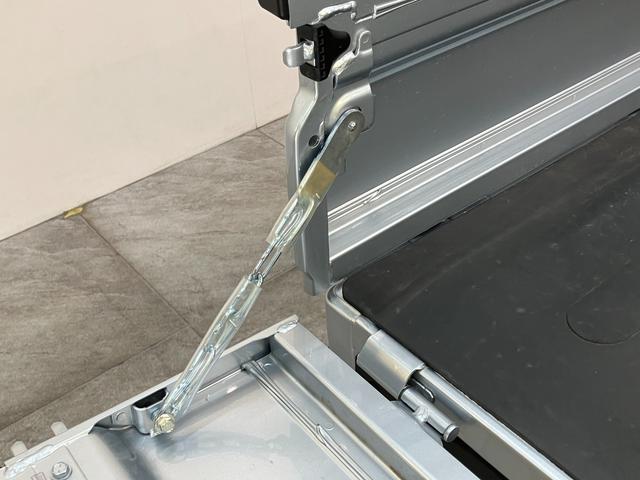 ハイゼットトラックEXT 4WD CVT 9インチディスプレイオーディオ衝突被害軽減ブレーキ コーナーセンサー パートタイム4WD デフロック 9インチディスプレイオーディオ Bluetooth USB バックカメラ 荷台作業灯 4枚リーフスプリング LED スマートキー(滋賀県)の中古車