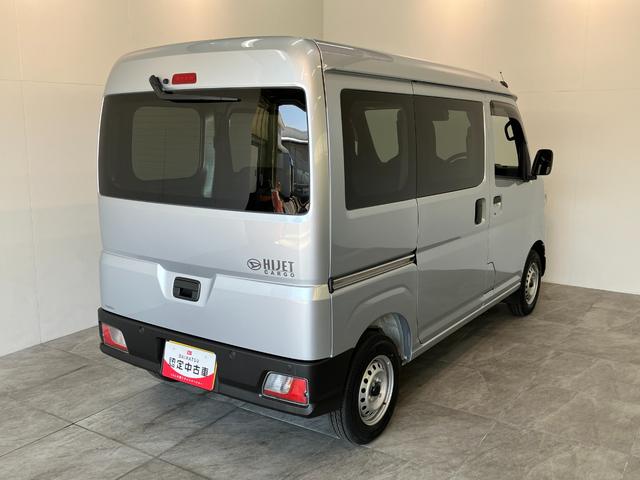 ハイゼットカーゴＤＸ　ＣＶＴ　キーレス　前席パワーウインドウ　届出済未使用車衝突被害軽減ブレーキ　スマアシ　コーナーセンサー　前席パワーウインドウ　ＡＭ／ＦＭステレオ　両側スライドドア　オートライト　マニュアルレベリング　キーレスエントリー　後部プライバシーガラス（滋賀県）の中古車