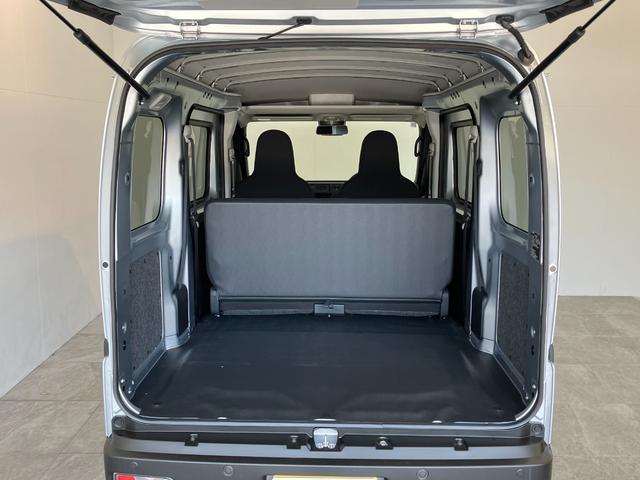 ハイゼットカーゴＤＸ　ＣＶＴ　キーレス　前席パワーウインドウ　届出済未使用車衝突被害軽減ブレーキ　スマアシ　コーナーセンサー　前席パワーウインドウ　ＡＭ／ＦＭステレオ　両側スライドドア　オートライト　マニュアルレベリング　キーレスエントリー　後部プライバシーガラス（滋賀県）の中古車