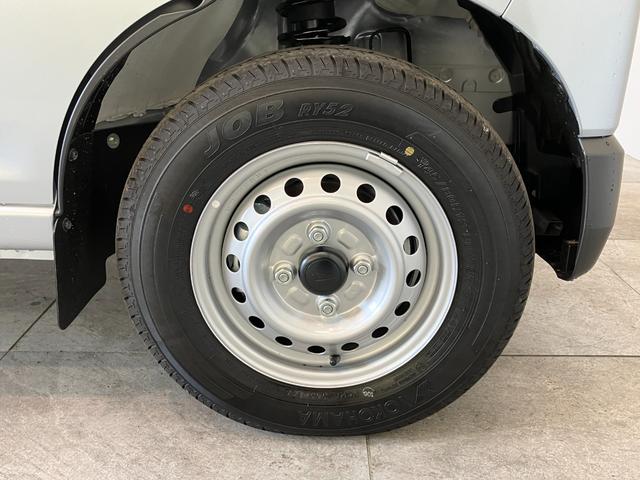 ハイゼットカーゴＤＸ　ＣＶＴ　キーレス　前席パワーウインドウ　届出済未使用車衝突被害軽減ブレーキ　スマアシ　コーナーセンサー　前席パワーウインドウ　ＡＭ／ＦＭステレオ　両側スライドドア　オートライト　マニュアルレベリング　キーレスエントリー　後部プライバシーガラス（滋賀県）の中古車