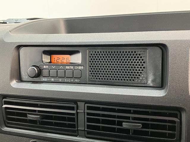 ハイゼットカーゴＤＸ　ＣＶＴ　キーレス　前席パワーウインドウ　届出済未使用車衝突被害軽減ブレーキ　スマアシ　コーナーセンサー　前席パワーウインドウ　ＡＭ／ＦＭステレオ　両側スライドドア　オートライト　マニュアルレベリング　キーレスエントリー　後部プライバシーガラス（滋賀県）の中古車