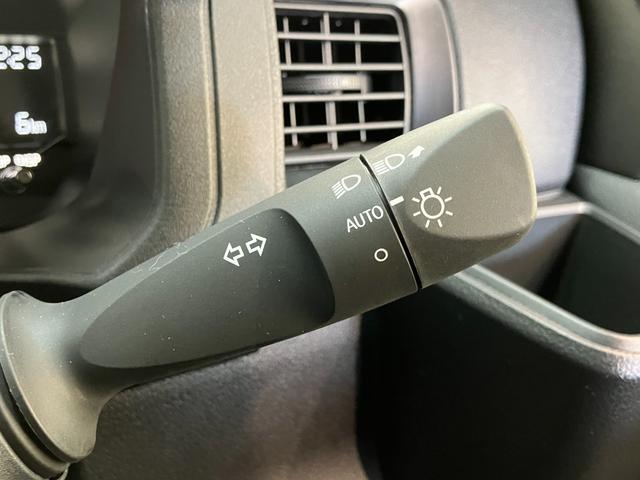 ハイゼットカーゴＤＸ　ＣＶＴ　キーレス　前席パワーウインドウ　届出済未使用車衝突被害軽減ブレーキ　スマアシ　コーナーセンサー　前席パワーウインドウ　ＡＭ／ＦＭステレオ　両側スライドドア　オートライト　マニュアルレベリング　キーレスエントリー　後部プライバシーガラス（滋賀県）の中古車