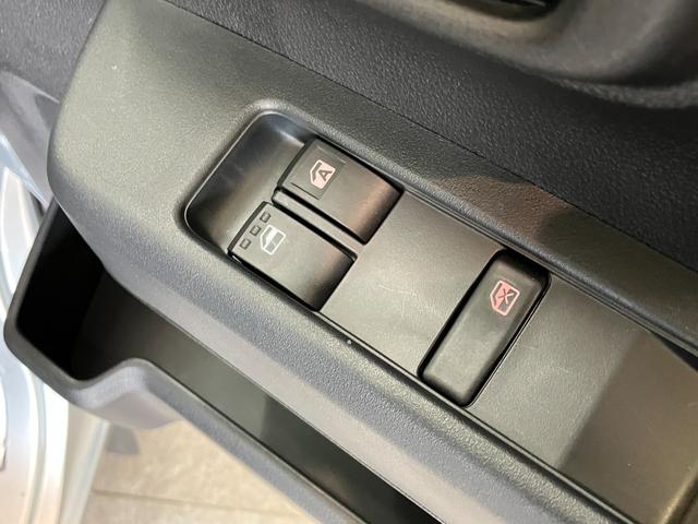 ハイゼットカーゴＤＸ　ＣＶＴ　キーレス　前席パワーウインドウ　届出済未使用車衝突被害軽減ブレーキ　スマアシ　コーナーセンサー　前席パワーウインドウ　ＡＭ／ＦＭステレオ　両側スライドドア　オートライト　マニュアルレベリング　キーレスエントリー　後部プライバシーガラス（滋賀県）の中古車