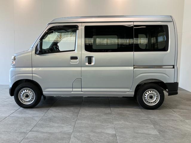 ハイゼットカーゴＤＸ　ＣＶＴ　キーレス　前席パワーウインドウ　届出済未使用車衝突被害軽減ブレーキ　スマアシ　コーナーセンサー　前席パワーウインドウ　ＡＭ／ＦＭステレオ　両側スライドドア　オートライト　マニュアルレベリング　キーレスエントリー　後部プライバシーガラス（滋賀県）の中古車