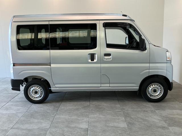 ハイゼットカーゴＤＸ　ＣＶＴ　キーレス　前席パワーウインドウ　届出済未使用車衝突被害軽減ブレーキ　スマアシ　コーナーセンサー　前席パワーウインドウ　ＡＭ／ＦＭステレオ　両側スライドドア　オートライト　マニュアルレベリング　キーレスエントリー　後部プライバシーガラス（滋賀県）の中古車