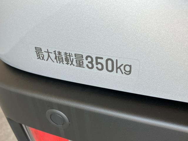 ハイゼットカーゴＤＸ　ＣＶＴ　キーレス　前席パワーウインドウ　届出済未使用車衝突被害軽減ブレーキ　スマアシ　コーナーセンサー　前席パワーウインドウ　ＡＭ／ＦＭステレオ　両側スライドドア　オートライト　マニュアルレベリング　キーレスエントリー　後部プライバシーガラス（滋賀県）の中古車