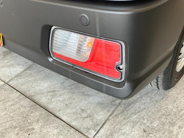 ハイゼットカーゴＤＸ　ＣＶＴ　キーレス　前席パワーウインドウ　届出済未使用車衝突被害軽減ブレーキ　スマアシ　コーナーセンサー　前席パワーウインドウ　ＡＭ／ＦＭステレオ　両側スライドドア　オートライト　マニュアルレベリング　キーレスエントリー　後部プライバシーガラス（滋賀県）の中古車