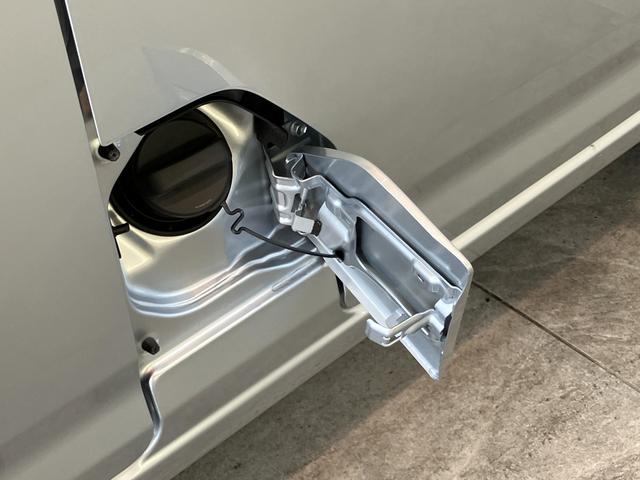 ハイゼットカーゴＤＸ　ＣＶＴ　キーレス　前席パワーウインドウ　届出済未使用車衝突被害軽減ブレーキ　スマアシ　コーナーセンサー　前席パワーウインドウ　ＡＭ／ＦＭステレオ　両側スライドドア　オートライト　マニュアルレベリング　キーレスエントリー　後部プライバシーガラス（滋賀県）の中古車