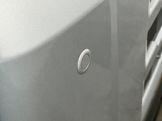 ハイゼットカーゴＤＸ　ＣＶＴ　キーレス　前席パワーウインドウ　届出済未使用車衝突被害軽減ブレーキ　スマアシ　コーナーセンサー　前席パワーウインドウ　ＡＭ／ＦＭステレオ　両側スライドドア　オートライト　マニュアルレベリング　キーレスエントリー　後部プライバシーガラス（滋賀県）の中古車