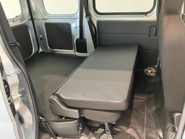 ハイゼットカーゴＤＸ　ＣＶＴ　キーレス　前席パワーウインドウ　届出済未使用車衝突被害軽減ブレーキ　スマアシ　コーナーセンサー　前席パワーウインドウ　ＡＭ／ＦＭステレオ　両側スライドドア　オートライト　マニュアルレベリング　キーレスエントリー　後部プライバシーガラス（滋賀県）の中古車