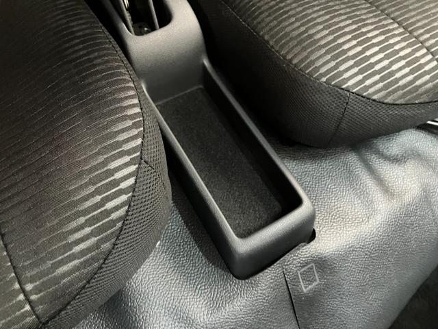 ハイゼットカーゴＤＸ　ＣＶＴ　キーレス　前席パワーウインドウ　届出済未使用車衝突被害軽減ブレーキ　スマアシ　コーナーセンサー　前席パワーウインドウ　ＡＭ／ＦＭステレオ　両側スライドドア　オートライト　マニュアルレベリング　キーレスエントリー　後部プライバシーガラス（滋賀県）の中古車