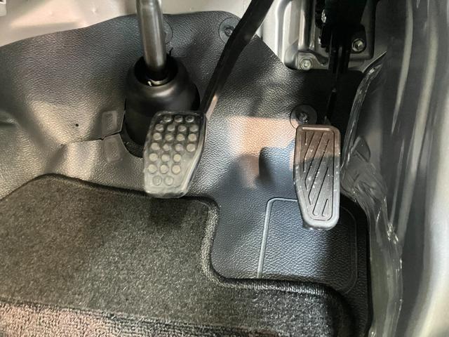 ハイゼットカーゴＤＸ　ＣＶＴ　キーレス　前席パワーウインドウ　届出済未使用車衝突被害軽減ブレーキ　スマアシ　コーナーセンサー　前席パワーウインドウ　ＡＭ／ＦＭステレオ　両側スライドドア　オートライト　マニュアルレベリング　キーレスエントリー　後部プライバシーガラス（滋賀県）の中古車