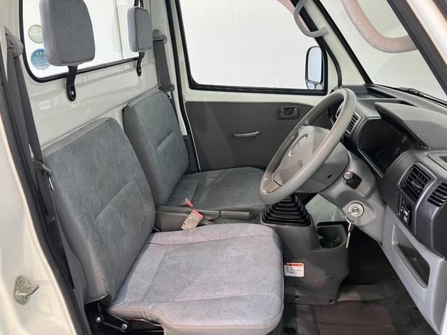 ＮＴ１００クリッパートラックＤＸ農繁仕様　４ＷＤ　Ｈｉ−Ｌｏ切替　５ＭＴ　荷台作業灯ＡＭ／ＦＭラジオ　エアコン　パワステ　荷台作業灯　マニュアルレベリング　４ＷＤ　Ｈｉ−Ｌｏ切り替え　５速マニュアルミッション車　荷台マット　ゲートプロテクター　ガードフレームプロテクター（滋賀県）の中古車