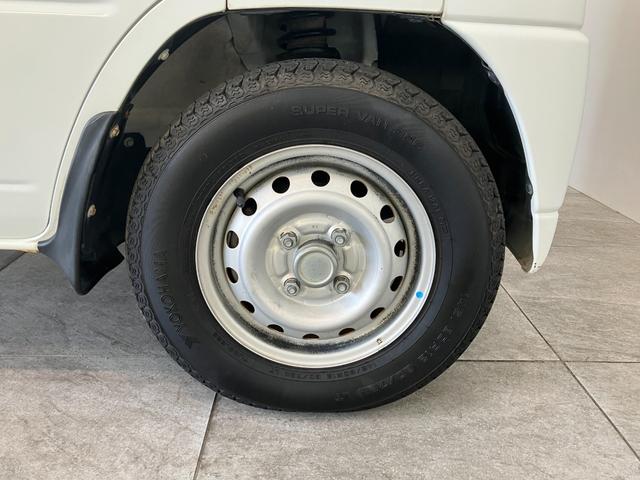 ＮＴ１００クリッパートラックＤＸ農繁仕様　４ＷＤ　Ｈｉ−Ｌｏ切替　５ＭＴ　荷台作業灯ＡＭ／ＦＭラジオ　エアコン　パワステ　荷台作業灯　マニュアルレベリング　４ＷＤ　Ｈｉ−Ｌｏ切り替え　５速マニュアルミッション車　荷台マット　ゲートプロテクター　ガードフレームプロテクター（滋賀県）の中古車