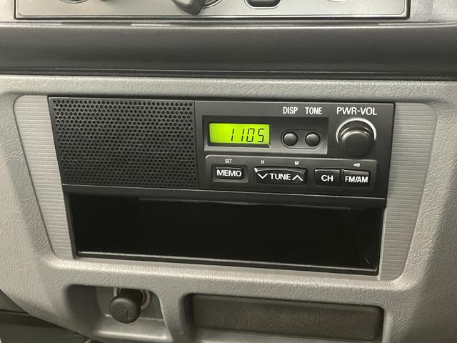 ＮＴ１００クリッパートラックＤＸ農繁仕様　４ＷＤ　Ｈｉ−Ｌｏ切替　５ＭＴ　荷台作業灯ＡＭ／ＦＭラジオ　エアコン　パワステ　荷台作業灯　マニュアルレベリング　４ＷＤ　Ｈｉ−Ｌｏ切り替え　５速マニュアルミッション車　荷台マット　ゲートプロテクター　ガードフレームプロテクター（滋賀県）の中古車