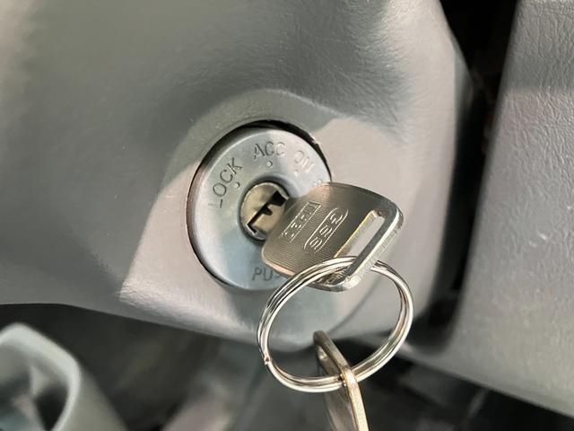 ＮＴ１００クリッパートラックＤＸ農繁仕様　４ＷＤ　Ｈｉ−Ｌｏ切替　５ＭＴ　荷台作業灯ＡＭ／ＦＭラジオ　エアコン　パワステ　荷台作業灯　マニュアルレベリング　４ＷＤ　Ｈｉ−Ｌｏ切り替え　５速マニュアルミッション車　荷台マット　ゲートプロテクター　ガードフレームプロテクター（滋賀県）の中古車