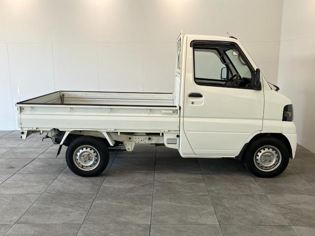 ＮＴ１００クリッパートラックＤＸ農繁仕様　４ＷＤ　Ｈｉ−Ｌｏ切替　５ＭＴ　荷台作業灯ＡＭ／ＦＭラジオ　エアコン　パワステ　荷台作業灯　マニュアルレベリング　４ＷＤ　Ｈｉ−Ｌｏ切り替え　５速マニュアルミッション車　荷台マット　ゲートプロテクター　ガードフレームプロテクター（滋賀県）の中古車