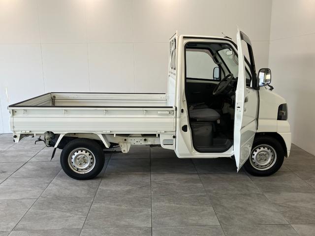 ＮＴ１００クリッパートラックＤＸ農繁仕様　４ＷＤ　Ｈｉ−Ｌｏ切替　５ＭＴ　荷台作業灯ＡＭ／ＦＭラジオ　エアコン　パワステ　荷台作業灯　マニュアルレベリング　４ＷＤ　Ｈｉ−Ｌｏ切り替え　５速マニュアルミッション車　荷台マット　ゲートプロテクター　ガードフレームプロテクター（滋賀県）の中古車