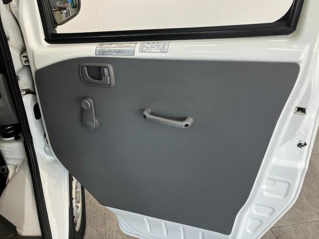 ＮＴ１００クリッパートラックＤＸ農繁仕様　４ＷＤ　Ｈｉ−Ｌｏ切替　５ＭＴ　荷台作業灯ＡＭ／ＦＭラジオ　エアコン　パワステ　荷台作業灯　マニュアルレベリング　４ＷＤ　Ｈｉ−Ｌｏ切り替え　５速マニュアルミッション車　荷台マット　ゲートプロテクター　ガードフレームプロテクター（滋賀県）の中古車