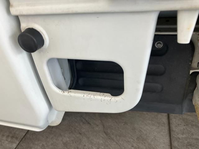 ＮＴ１００クリッパートラックＤＸ農繁仕様　４ＷＤ　Ｈｉ−Ｌｏ切替　５ＭＴ　荷台作業灯ＡＭ／ＦＭラジオ　エアコン　パワステ　荷台作業灯　マニュアルレベリング　４ＷＤ　Ｈｉ−Ｌｏ切り替え　５速マニュアルミッション車　荷台マット　ゲートプロテクター　ガードフレームプロテクター（滋賀県）の中古車