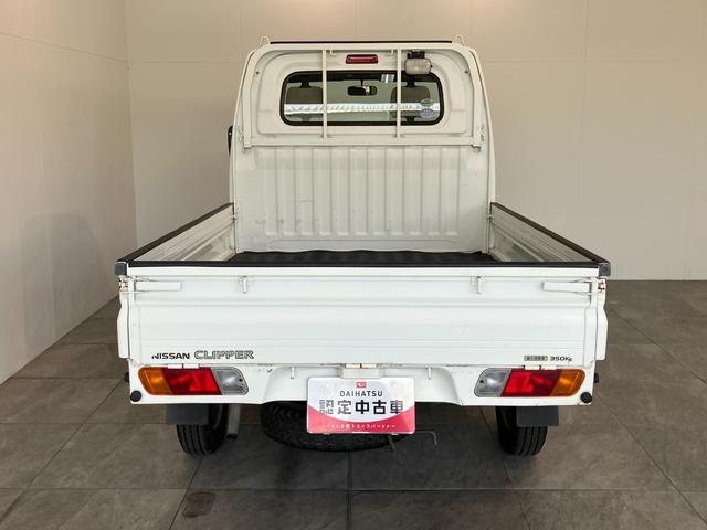ＮＴ１００クリッパートラックＤＸ農繁仕様　４ＷＤ　Ｈｉ−Ｌｏ切替　５ＭＴ　荷台作業灯ＡＭ／ＦＭラジオ　エアコン　パワステ　荷台作業灯　マニュアルレベリング　４ＷＤ　Ｈｉ−Ｌｏ切り替え　５速マニュアルミッション車　荷台マット　ゲートプロテクター　ガードフレームプロテクター（滋賀県）の中古車