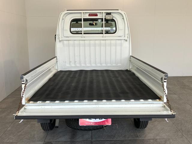 ＮＴ１００クリッパートラックＤＸ農繁仕様　４ＷＤ　Ｈｉ−Ｌｏ切替　５ＭＴ　荷台作業灯ＡＭ／ＦＭラジオ　エアコン　パワステ　荷台作業灯　マニュアルレベリング　４ＷＤ　Ｈｉ−Ｌｏ切り替え　５速マニュアルミッション車　荷台マット　ゲートプロテクター　ガードフレームプロテクター（滋賀県）の中古車