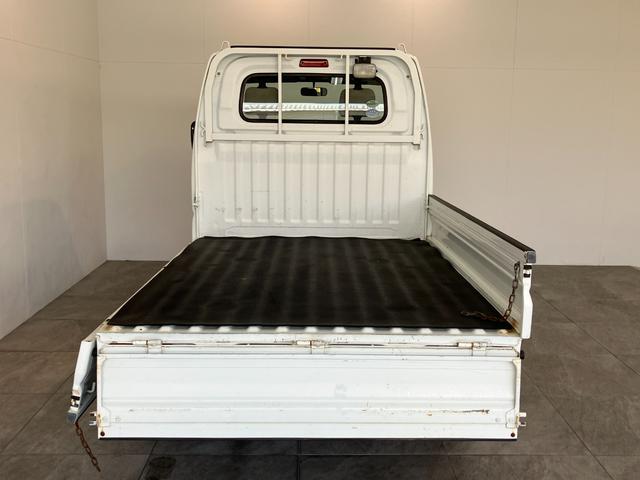 ＮＴ１００クリッパートラックＤＸ農繁仕様　４ＷＤ　Ｈｉ−Ｌｏ切替　５ＭＴ　荷台作業灯ＡＭ／ＦＭラジオ　エアコン　パワステ　荷台作業灯　マニュアルレベリング　４ＷＤ　Ｈｉ−Ｌｏ切り替え　５速マニュアルミッション車　荷台マット　ゲートプロテクター　ガードフレームプロテクター（滋賀県）の中古車