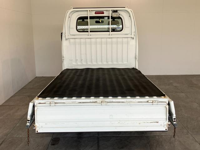 ＮＴ１００クリッパートラックＤＸ農繁仕様　４ＷＤ　Ｈｉ−Ｌｏ切替　５ＭＴ　荷台作業灯ＡＭ／ＦＭラジオ　エアコン　パワステ　荷台作業灯　マニュアルレベリング　４ＷＤ　Ｈｉ−Ｌｏ切り替え　５速マニュアルミッション車　荷台マット　ゲートプロテクター　ガードフレームプロテクター（滋賀県）の中古車