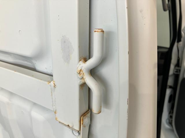 ＮＴ１００クリッパートラックＤＸ農繁仕様　４ＷＤ　Ｈｉ−Ｌｏ切替　５ＭＴ　荷台作業灯ＡＭ／ＦＭラジオ　エアコン　パワステ　荷台作業灯　マニュアルレベリング　４ＷＤ　Ｈｉ−Ｌｏ切り替え　５速マニュアルミッション車　荷台マット　ゲートプロテクター　ガードフレームプロテクター（滋賀県）の中古車