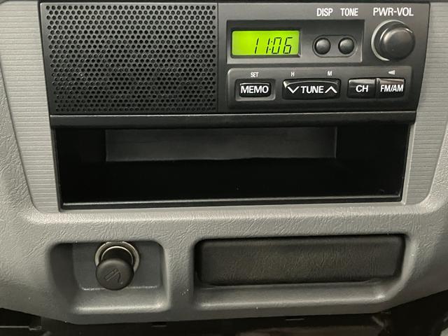 ＮＴ１００クリッパートラックＤＸ農繁仕様　４ＷＤ　Ｈｉ−Ｌｏ切替　５ＭＴ　荷台作業灯ＡＭ／ＦＭラジオ　エアコン　パワステ　荷台作業灯　マニュアルレベリング　４ＷＤ　Ｈｉ−Ｌｏ切り替え　５速マニュアルミッション車　荷台マット　ゲートプロテクター　ガードフレームプロテクター（滋賀県）の中古車
