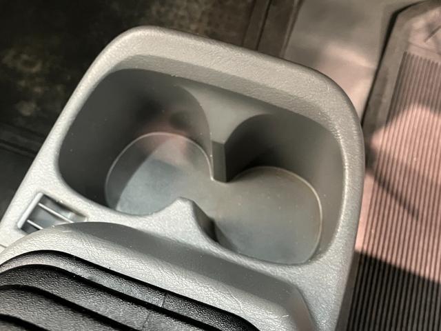 ＮＴ１００クリッパートラックＤＸ農繁仕様　４ＷＤ　Ｈｉ−Ｌｏ切替　５ＭＴ　荷台作業灯ＡＭ／ＦＭラジオ　エアコン　パワステ　荷台作業灯　マニュアルレベリング　４ＷＤ　Ｈｉ−Ｌｏ切り替え　５速マニュアルミッション車　荷台マット　ゲートプロテクター　ガードフレームプロテクター（滋賀県）の中古車