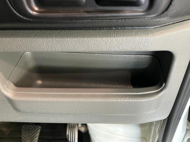 ＮＴ１００クリッパートラックＤＸ農繁仕様　４ＷＤ　Ｈｉ−Ｌｏ切替　５ＭＴ　荷台作業灯ＡＭ／ＦＭラジオ　エアコン　パワステ　荷台作業灯　マニュアルレベリング　４ＷＤ　Ｈｉ−Ｌｏ切り替え　５速マニュアルミッション車　荷台マット　ゲートプロテクター　ガードフレームプロテクター（滋賀県）の中古車