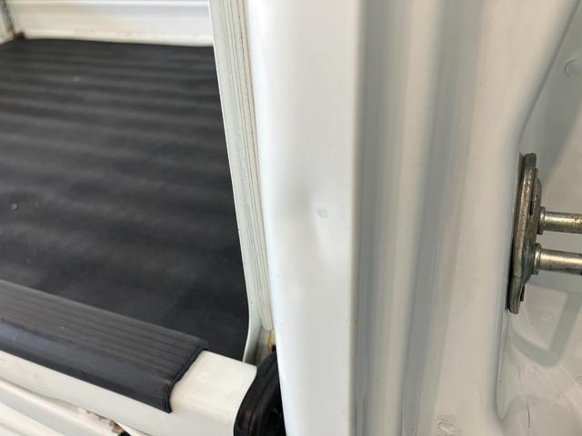 ＮＴ１００クリッパートラックＤＸ農繁仕様　４ＷＤ　Ｈｉ−Ｌｏ切替　５ＭＴ　荷台作業灯ＡＭ／ＦＭラジオ　エアコン　パワステ　荷台作業灯　マニュアルレベリング　４ＷＤ　Ｈｉ−Ｌｏ切り替え　５速マニュアルミッション車　荷台マット　ゲートプロテクター　ガードフレームプロテクター（滋賀県）の中古車