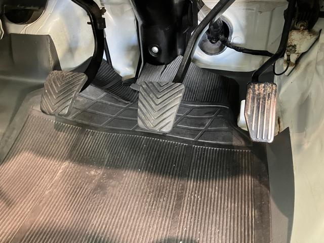 ＮＴ１００クリッパートラックＤＸ農繁仕様　４ＷＤ　Ｈｉ−Ｌｏ切替　５ＭＴ　荷台作業灯ＡＭ／ＦＭラジオ　エアコン　パワステ　荷台作業灯　マニュアルレベリング　４ＷＤ　Ｈｉ−Ｌｏ切り替え　５速マニュアルミッション車　荷台マット　ゲートプロテクター　ガードフレームプロテクター（滋賀県）の中古車