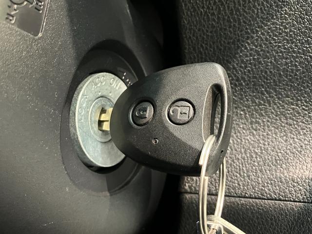 ハイゼットカーゴＤＸ　４ＷＤ　ＣＶＴ　コーナーセンサー　ドラレコ　ＥＴＣ衝突被害軽減ブレーキ　スマアシ　コーナーセンサー　前席パワーウインドウ　ＡＭ／ＦＭステレオ　ドラレコ　ＥＴＣ　両側スライドドア　パートタイム４ＷＤ　オートライト　マニュアルレベリング　キーレス（滋賀県）の中古車