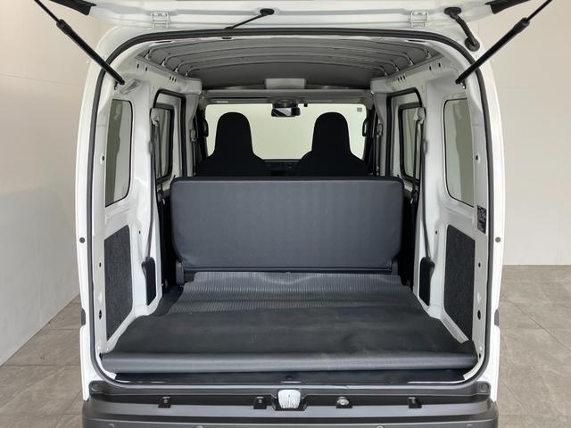 ハイゼットカーゴＤＸ　４ＷＤ　ＣＶＴ車　コーナーセンサー　ＥＴＣ　キーレス衝突被害軽減ブレーキ　コーナーセンサー　前席パワーウインドウ　ＡＭ／ＦＭステレオ　ＥＴＣ車載器　両側スライドドア　パートタイム４ＷＤ　オートライト　マニュアルレベリング　キーレス　プライバシーガラス（滋賀県）の中古車