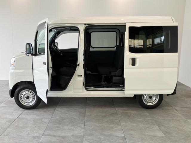 ハイゼットカーゴＤＸ　４ＷＤ　ＣＶＴ車　コーナーセンサー　ＥＴＣ　キーレス衝突被害軽減ブレーキ　コーナーセンサー　前席パワーウインドウ　ＡＭ／ＦＭステレオ　ＥＴＣ車載器　両側スライドドア　パートタイム４ＷＤ　オートライト　マニュアルレベリング　キーレス　プライバシーガラス（滋賀県）の中古車