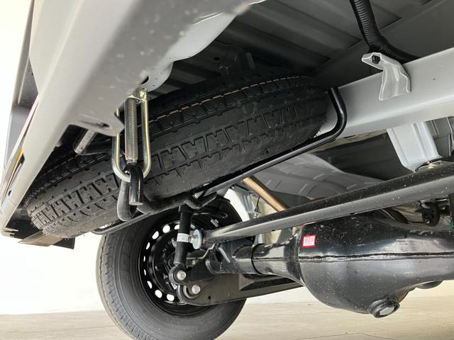 ハイゼットカーゴＤＸ　４ＷＤ　ＣＶＴ車　コーナーセンサー　ＥＴＣ　キーレス衝突被害軽減ブレーキ　コーナーセンサー　前席パワーウインドウ　ＡＭ／ＦＭステレオ　ＥＴＣ車載器　両側スライドドア　パートタイム４ＷＤ　オートライト　マニュアルレベリング　キーレス　プライバシーガラス（滋賀県）の中古車