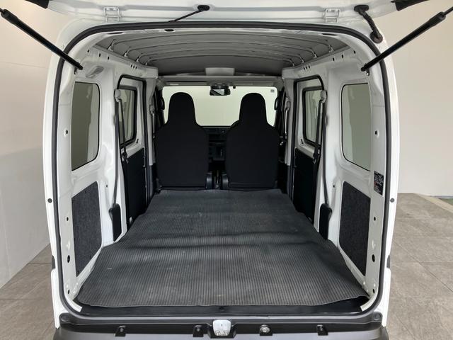 ハイゼットカーゴＤＸ　４ＷＤ　ＣＶＴ車　コーナーセンサー　ＥＴＣ　キーレス衝突被害軽減ブレーキ　コーナーセンサー　前席パワーウインドウ　ＡＭ／ＦＭステレオ　ＥＴＣ車載器　両側スライドドア　パートタイム４ＷＤ　オートライト　マニュアルレベリング　キーレス　プライバシーガラス（滋賀県）の中古車