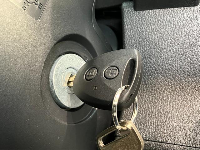ハイゼットカーゴＤＸ　４ＷＤ　ＣＶＴ車　コーナーセンサー　ＥＴＣ　キーレス衝突被害軽減ブレーキ　コーナーセンサー　前席パワーウインドウ　ＡＭ／ＦＭステレオ　ＥＴＣ車載器　両側スライドドア　パートタイム４ＷＤ　オートライト　マニュアルレベリング　キーレス　プライバシーガラス（滋賀県）の中古車