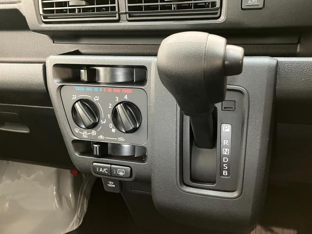 ハイゼットカーゴＤＸ　４ＷＤ　ＣＶＴ車　コーナーセンサー　ＥＴＣ　キーレス衝突被害軽減ブレーキ　コーナーセンサー　前席パワーウインドウ　ＡＭ／ＦＭステレオ　ＥＴＣ車載器　両側スライドドア　パートタイム４ＷＤ　オートライト　マニュアルレベリング　キーレス　プライバシーガラス（滋賀県）の中古車