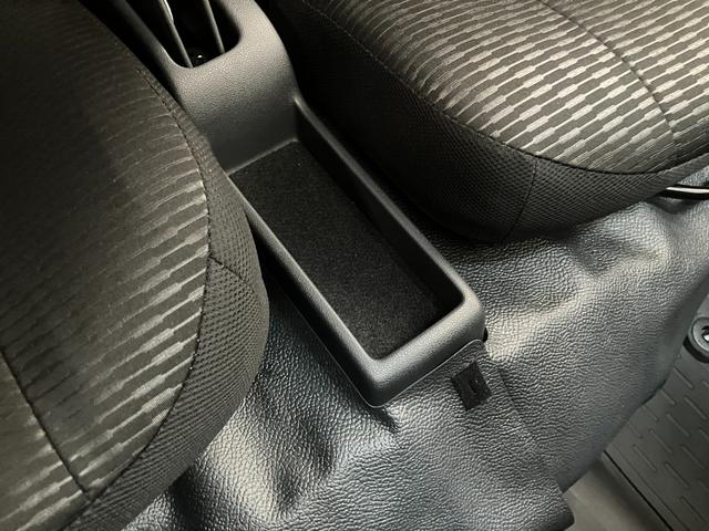 ハイゼットカーゴＤＸ　４ＷＤ　ＣＶＴ車　コーナーセンサー　ＥＴＣ　キーレス衝突被害軽減ブレーキ　コーナーセンサー　前席パワーウインドウ　ＡＭ／ＦＭステレオ　ＥＴＣ車載器　両側スライドドア　パートタイム４ＷＤ　オートライト　マニュアルレベリング　キーレス　プライバシーガラス（滋賀県）の中古車