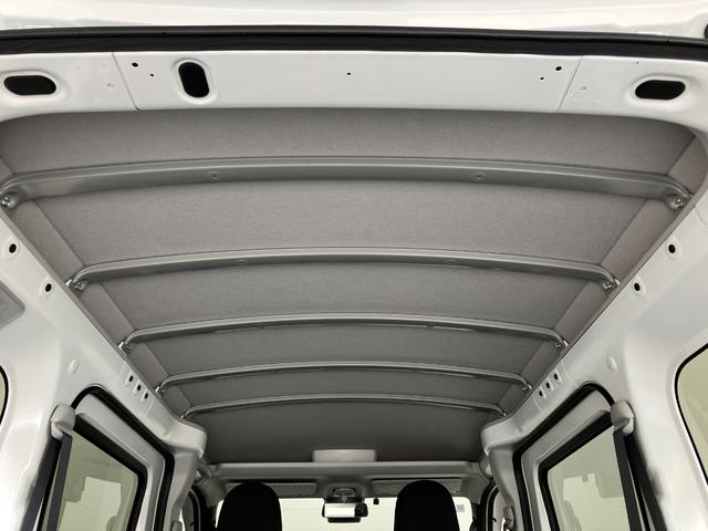 ハイゼットカーゴＤＸ　４ＷＤ　ＣＶＴ車　コーナーセンサー　ＥＴＣ　キーレス衝突被害軽減ブレーキ　コーナーセンサー　前席パワーウインドウ　ＡＭ／ＦＭステレオ　ＥＴＣ車載器　両側スライドドア　パートタイム４ＷＤ　オートライト　マニュアルレベリング　キーレス　プライバシーガラス（滋賀県）の中古車