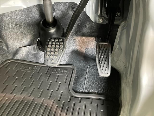ハイゼットカーゴＤＸ　４ＷＤ　ＣＶＴ車　コーナーセンサー　ＥＴＣ　キーレス衝突被害軽減ブレーキ　コーナーセンサー　前席パワーウインドウ　ＡＭ／ＦＭステレオ　ＥＴＣ車載器　両側スライドドア　パートタイム４ＷＤ　オートライト　マニュアルレベリング　キーレス　プライバシーガラス（滋賀県）の中古車